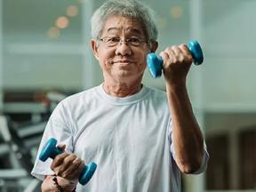 old-man-lifting-weights